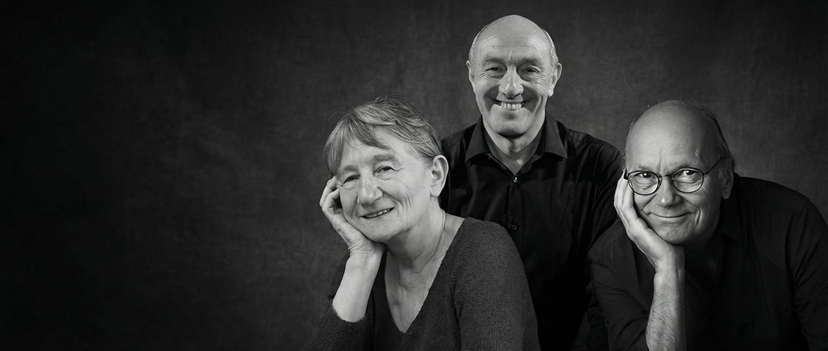 3 smiling artists 54713 copie - Newsletter N&deg;88